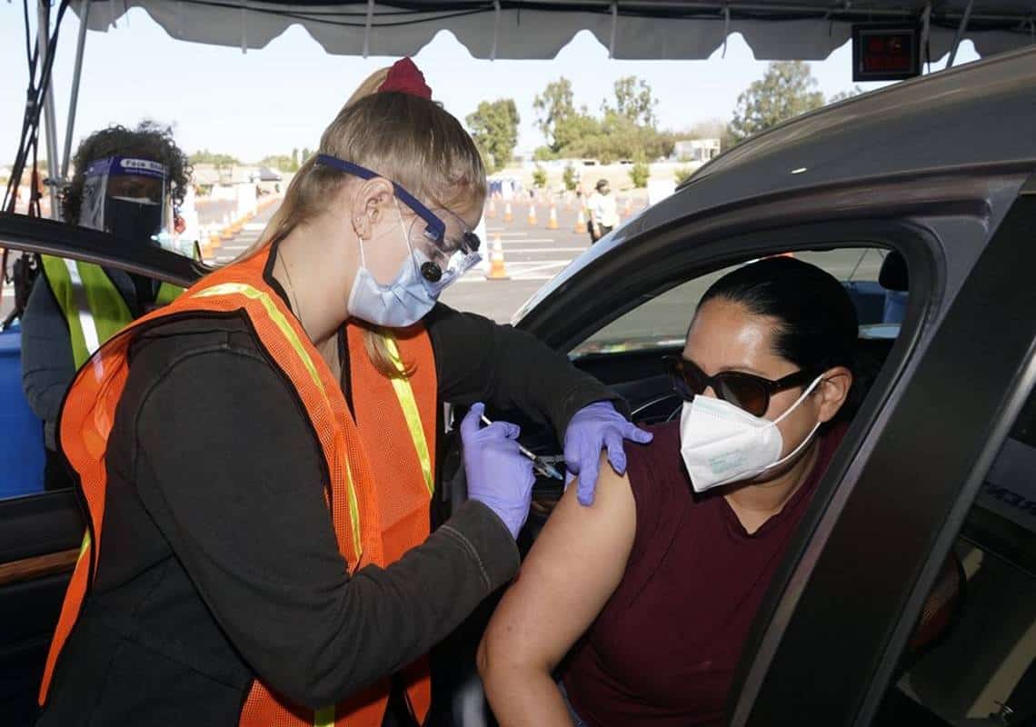 "מחוסנים יכולים להיפגש ללא מסכות וללא ריחוק חברתי": ה-CDC מכריז על שינויים משמעותיים בהנחיות הקורונה