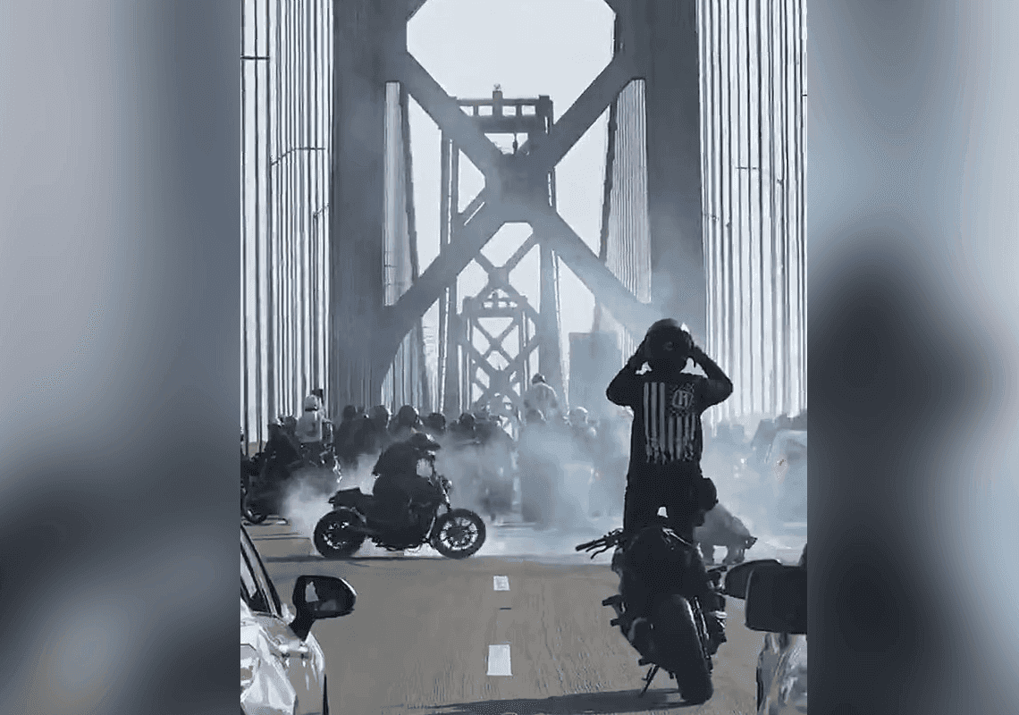 תיעוד מרגיז: עשרות אופנוענים השתלטו על גשר בסן פרנסיסקו 