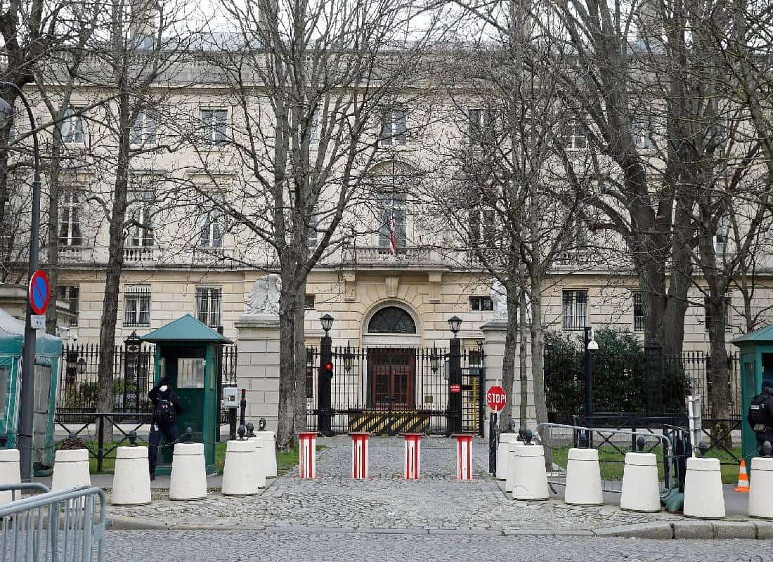 עימות בין תרבויות: ארה"ב דורשת מחברות צרפתיות לוותר על מדיניות גיוון