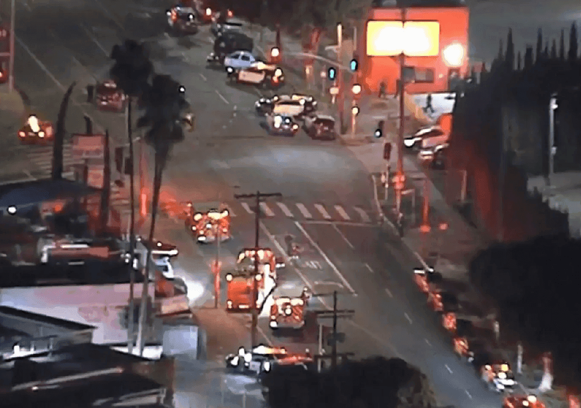 אירוע אלים במזרח אל.איי: 3 שוטרים נפצעו מירי על ידי אדם מבוקש שהתבצר שעות בבית 