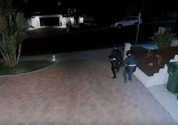 לוס אנג'לס: אלמונים פרצו לבית באנסינו וגנבו תכשיטים ומזומן בשווי 150 אלף דולר