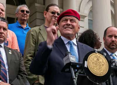 סערה בניו יורק: מועמד רפובליקני לראשות העיר נתפס בסרטון אנטישמי – והקהילה היהודית רותחת