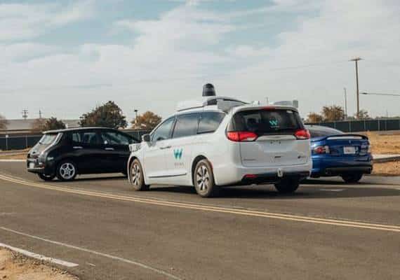 GOOGLE תרכוש אלפי מיני-ואנים לחיזוק תשתית כלי הרכב האוטונומיים שלה