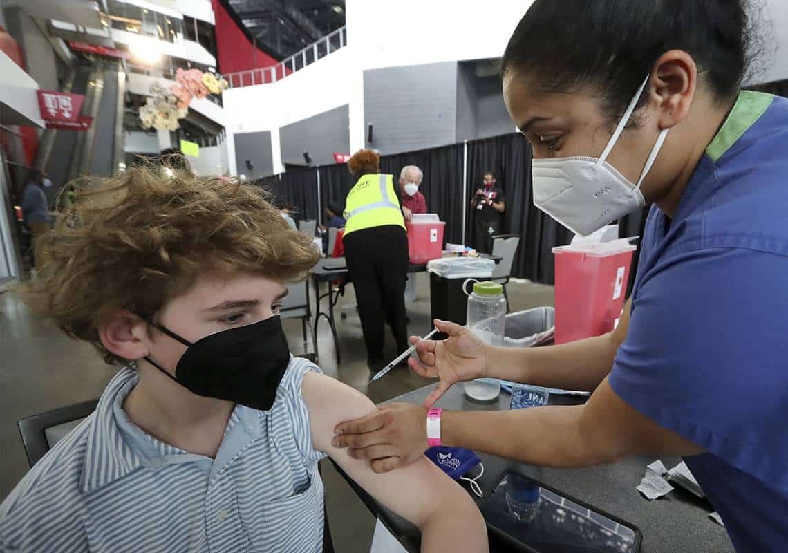 אור ירוק: ה-FDA אישר מתן זריקת בוסטר לבני 16 ו-17