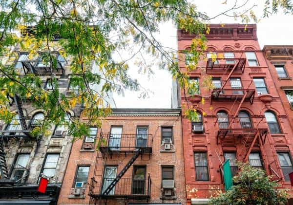 בעקבות המשבר: ראש עיריית ניו יורק קורא להקפיא את שכר הדירה