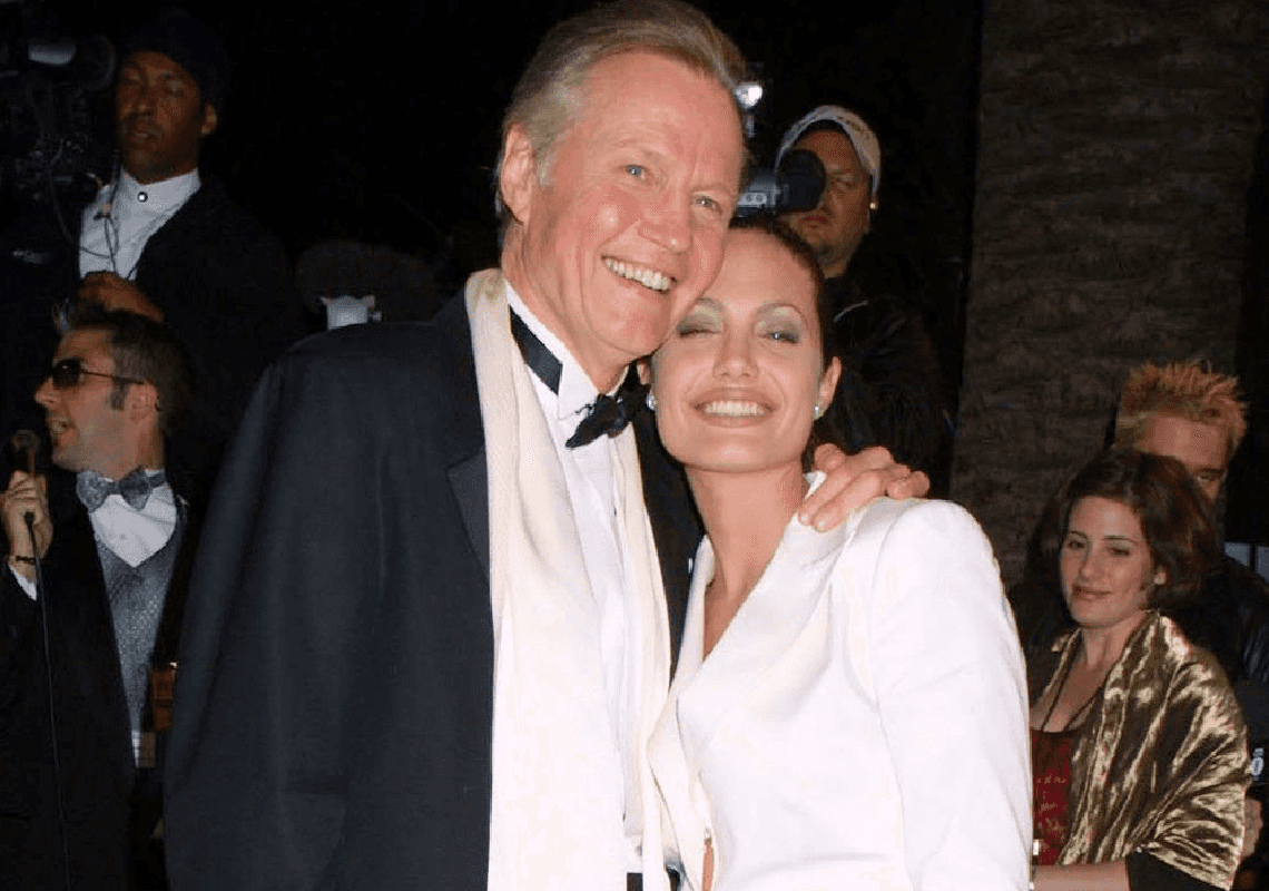 זוכה האוסקר ואביה של אנג'לינה ג'ולי - מזהיר: "הוליווד קורסת – הגיע הזמן להתעורר"