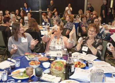 מיאמי חוגגת חירות אחרת: סדר נשים פותח דף חדש במסורת היהודית