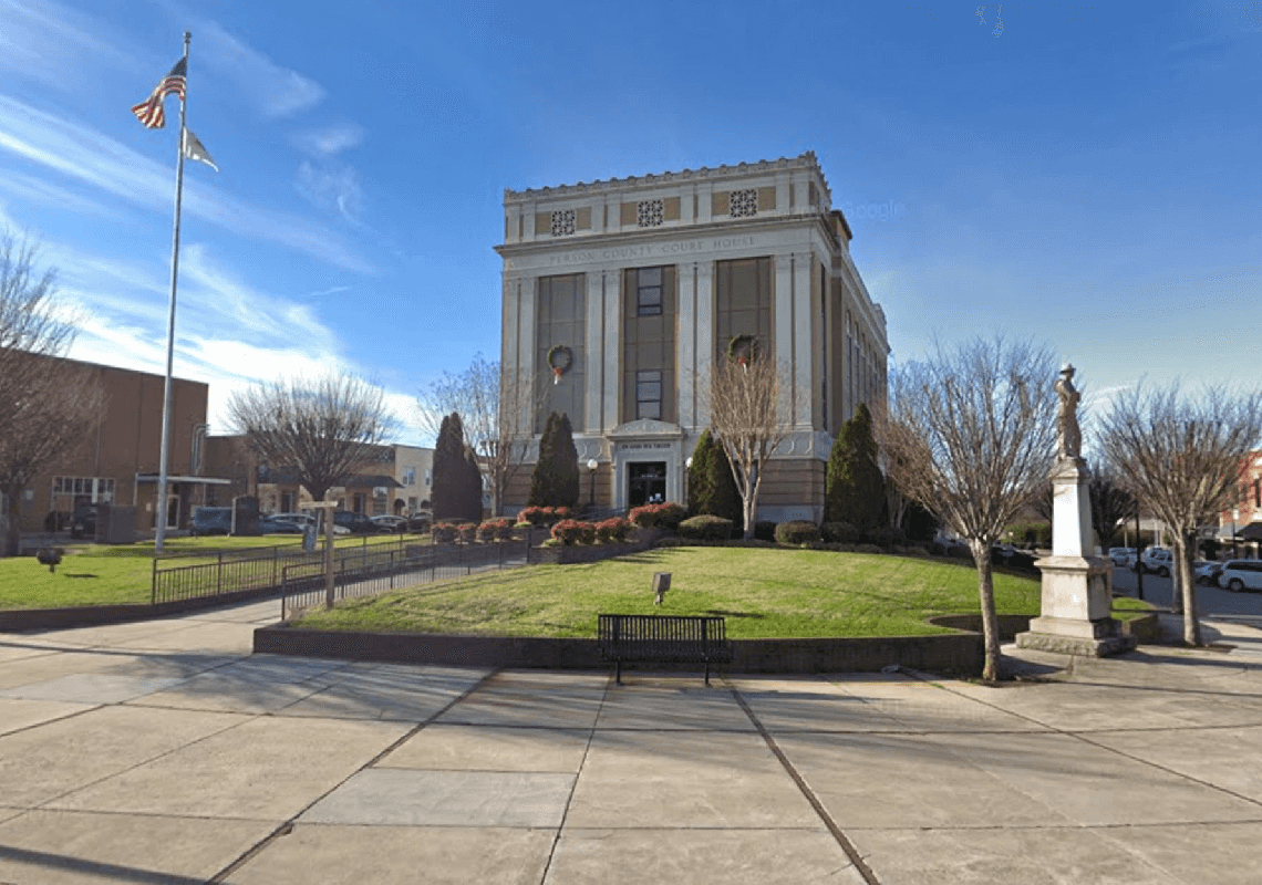 התפרע בבית המשפט, ניסה לתקוף את השופט ולגנוב נשק - ונורה בראשו למוות 