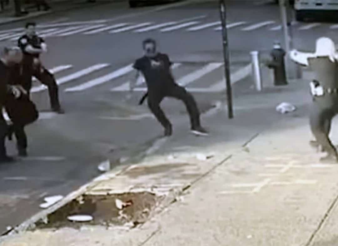 ניו יורק: יפוצה ב12 מיליון דולר על כך שנורה בידי שוטרים והפך לנכה 