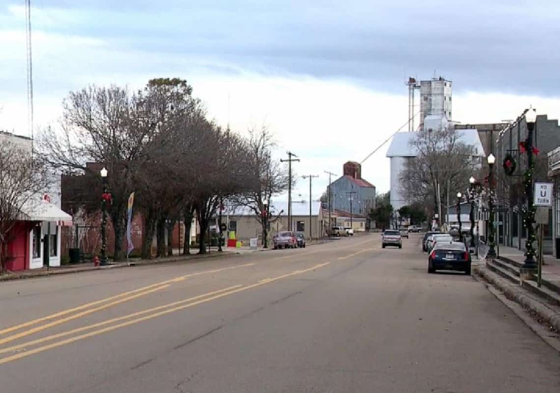 צעד חריג בתגובה לגל אירועי הירי: עיירה קטנה בלב ארה"ב הכריזה על עוצר לילי