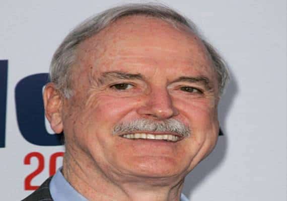 ג'ון קליז קורע את לוס אנג'לס מצחוק