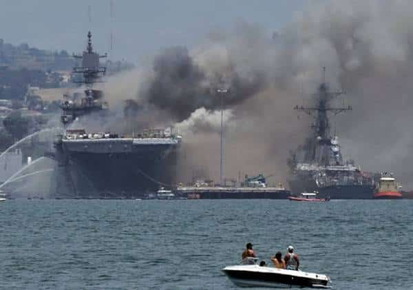 כ-60 פצועים בשריפת ענק שפרצה באוניית חיל הים בסן דייגו