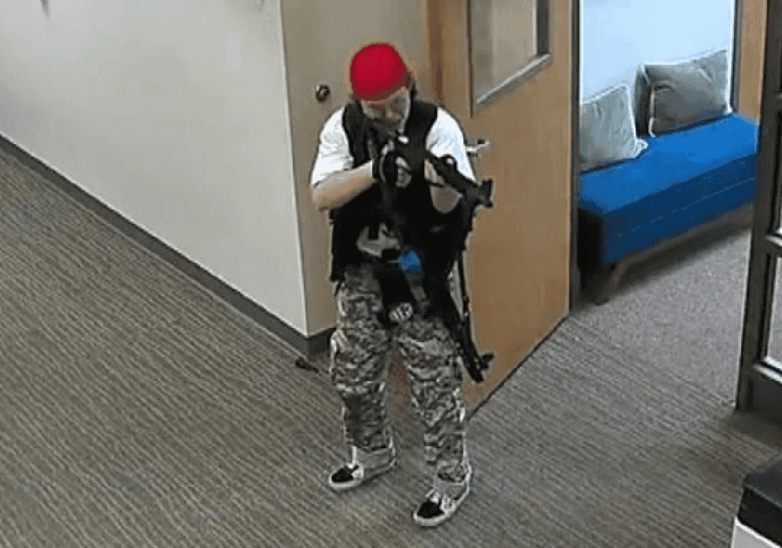 מנפצת את הדלת - ונכנסת פנימה: פורסם תיעוד הטבח בביה"ס בנאשוויל