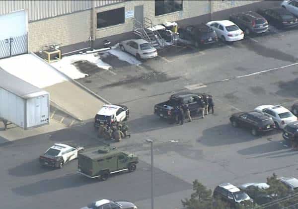 ניו ג'רזי: חמוש התבצר עם בני ערובה במתחם של UPS