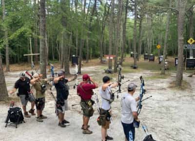ברק קטלני פגע במועדון חץ וקשת בניו ג'רזי: מדריך נהרג ו-14 נפצעו