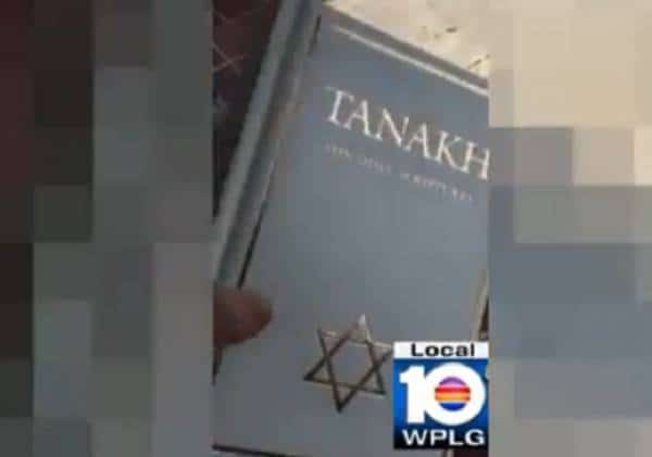 מיאמי: שוטר פוטר לאחר שצולם משליך ספר תנ"ך: "מוציא ת'זבל"