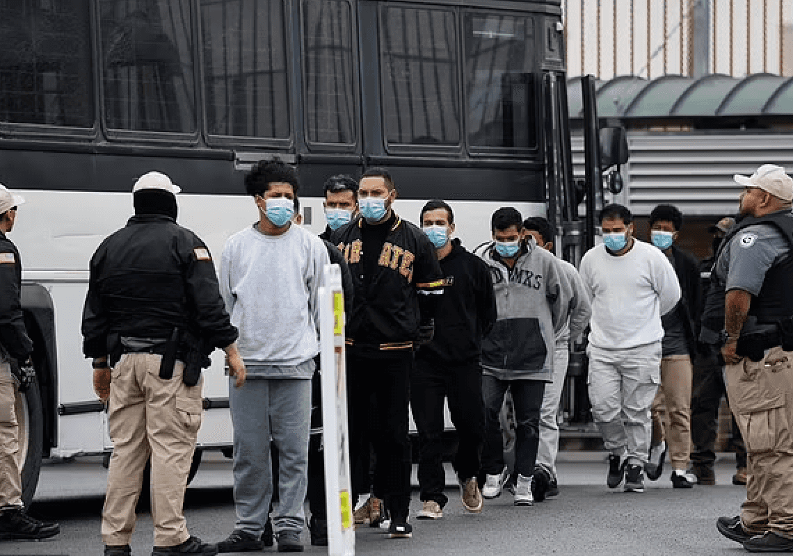 השבוע הראשון לממשל טראמפ: אלפי מהגרים כבר גורשו למקסיקו