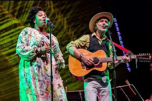  מתחת לגשרים של ניו יורק: בואו ללמוד איך נשמעת מוסיקת הפולק האמריקני של ימינו 