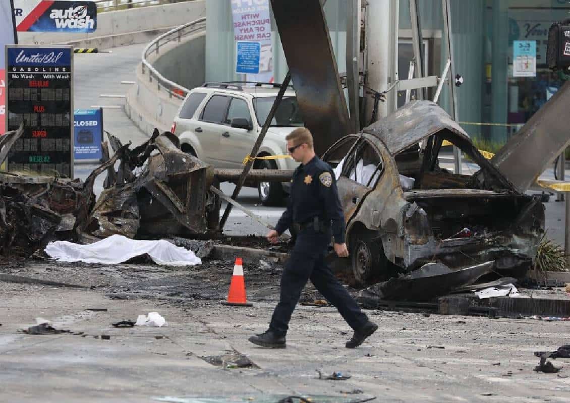 "מרוב אש ועשן חשבתי שזו מתקפת טילים": מרצדס קבריולט דהרה באדום לתוך צומת עמוסה, שישה בני אדם נהרגו בלוס אנג'לס