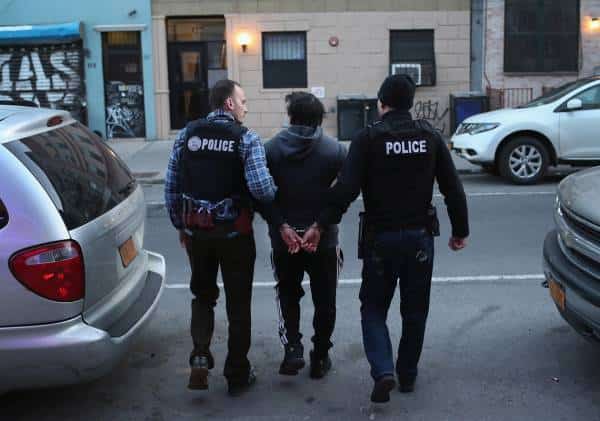 עשרות עצורים בפשיטת רשויות ההגירה ברחבי העיר ניו יורק