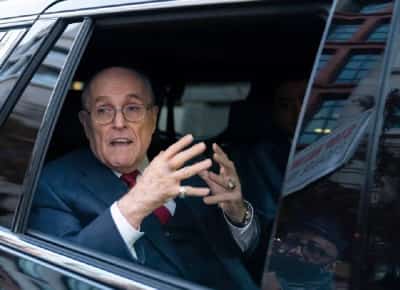 רודי ג'וליאני נפצע קשה בתאונה לאחר שעזר לאישה מוכה. חבר: הוא חיה, הוא שרד את 11 בספטמבר