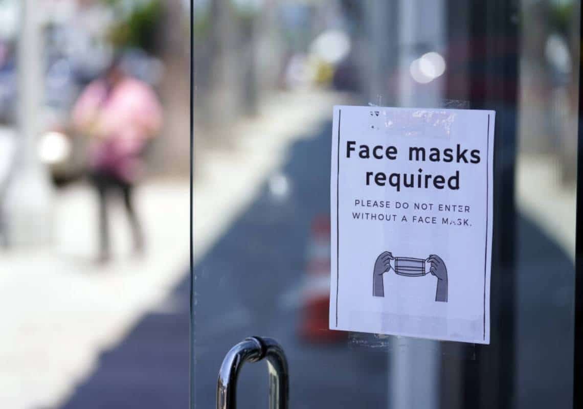 לקראת הדיון המכריע: חובת עטיית המסכות בלוס אנג'לס תבוטל באופן סופי?