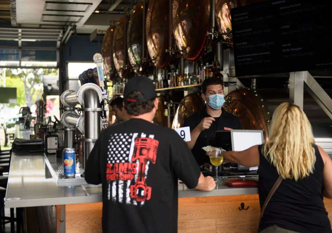 דרמה במועצת עיריית לוס אנג'לס: ההצבעה על חובת חיסונים ברוב בתי העסק נדחתה לשבוע הבא