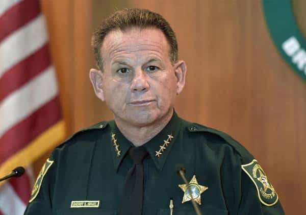 דיווחים בפלורידה: שריף מחוז בראוורד הודח מתפקידו ע"י המושל החדש