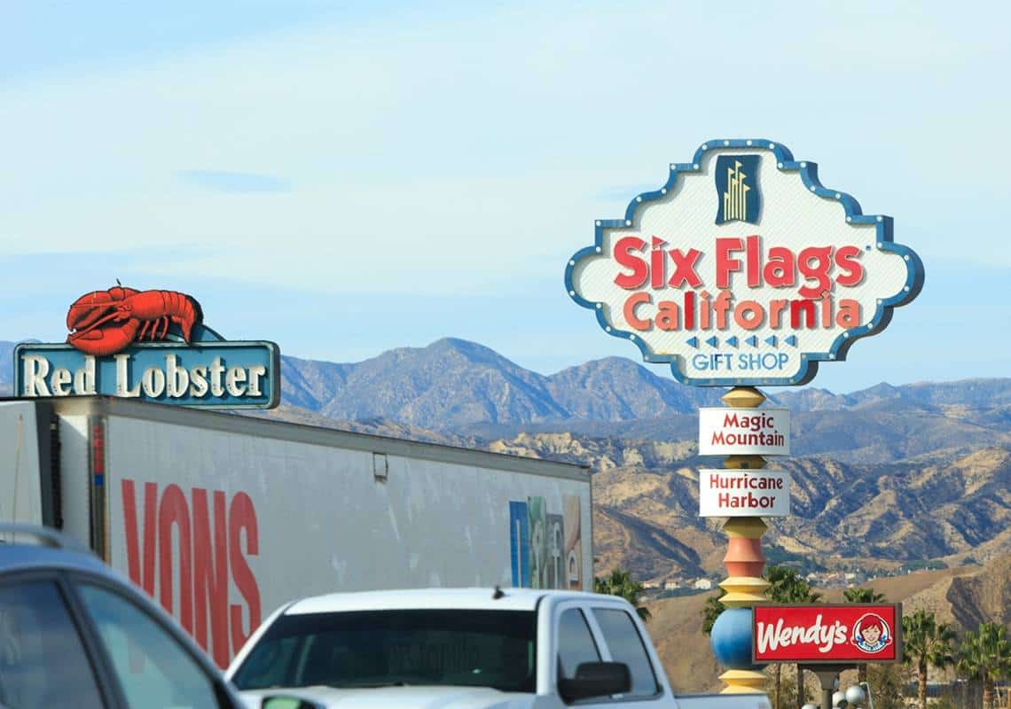 בדומה לדיסנילנד: גם הנהלת "סיקס פלאגס" בלוס אנג'לס חשפה את מועד פתיחת פארק השעשועים