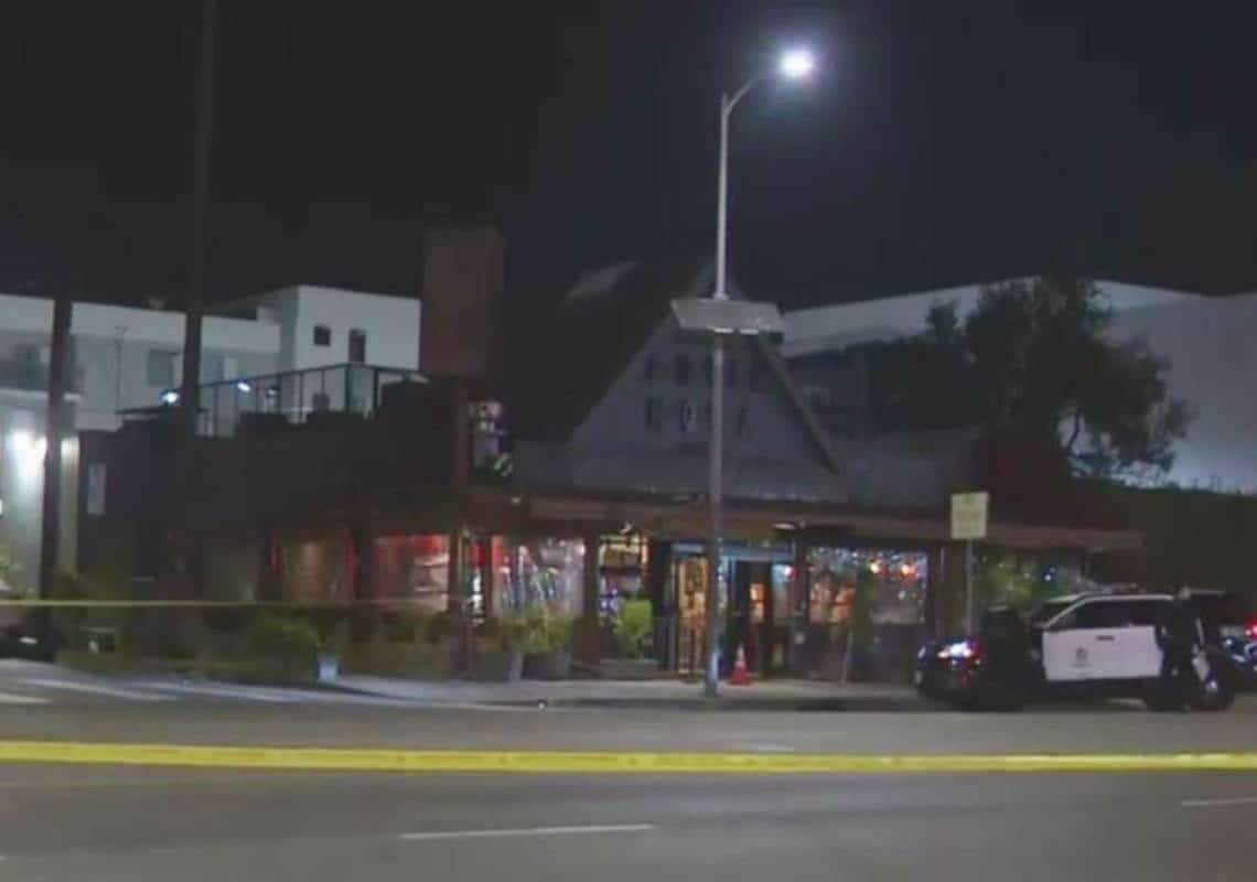 גל האלימות בלוס אנג'לס: גבר נורה למוות במהלך ניסיון שוד מחוץ למסעדה בהוליווד