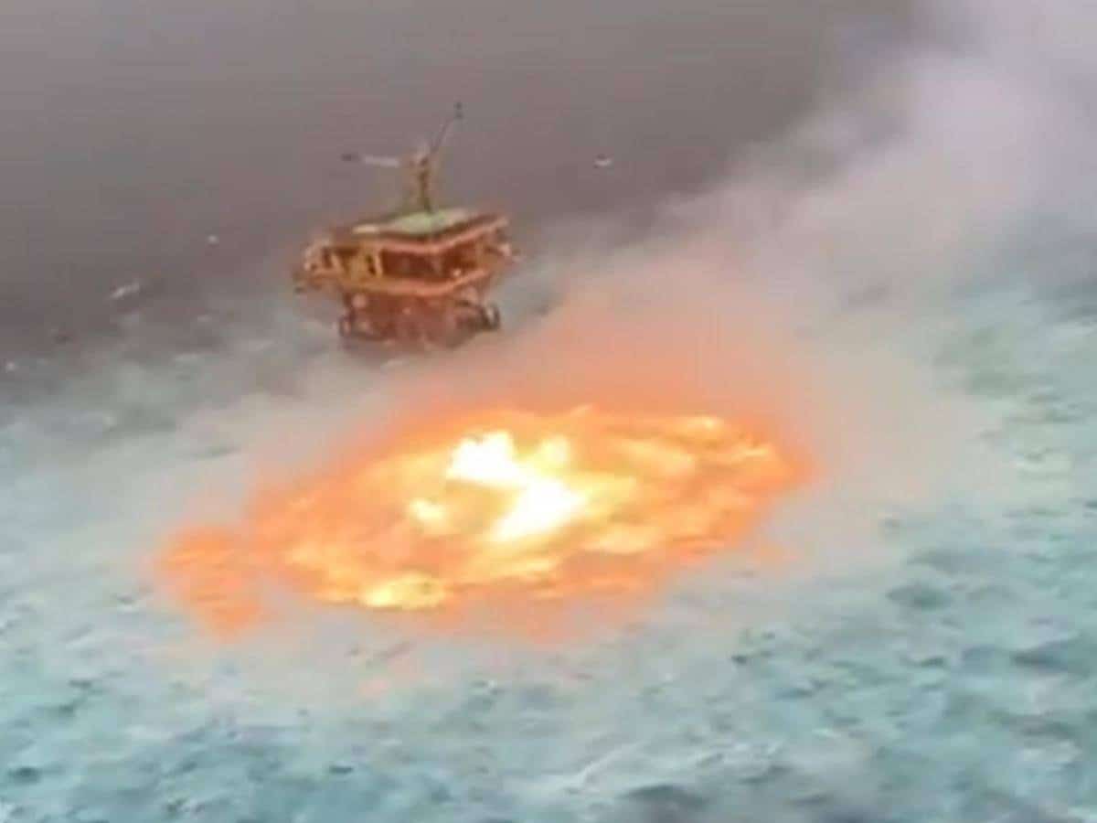 מחזה לא ייאמן במפרץ מקסיקו: שריפה שפרצה מדליפת גז גרמה ל״טבעת אש״ במים