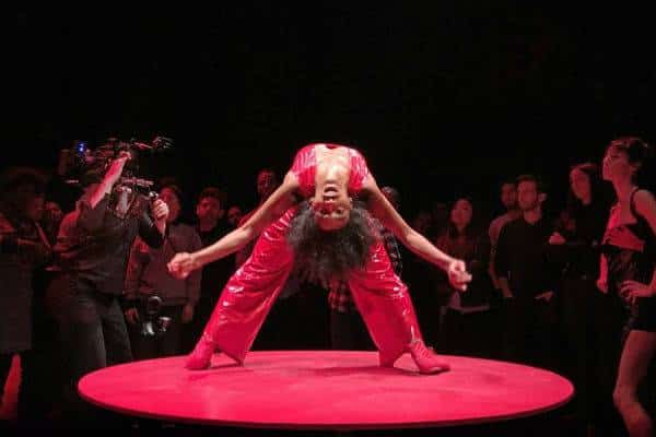 מדיאה האחרת: במיאמי מציגים טוויסט מודרני ופמיניסטי מובהק לטרגדיה היוונית הקלאסית