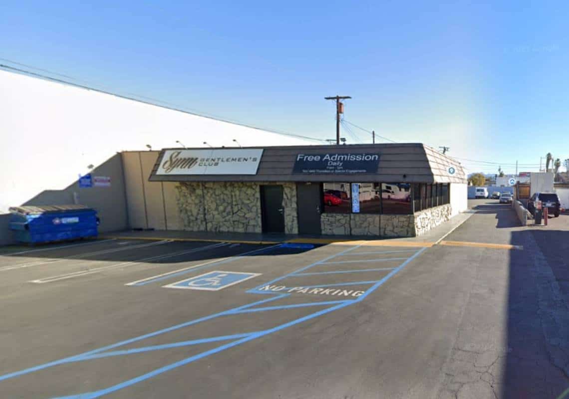 בגלל ויכוח על חניה: צעיר נורה למוות מחוץ למועדון חשפנות בוואלי לוס אנג'לס