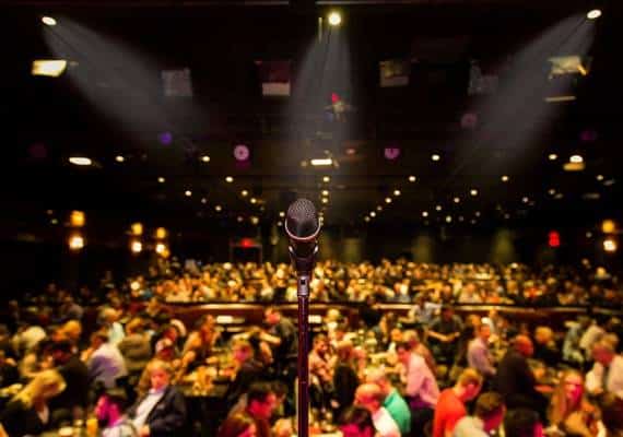 "יש כאן מישהו מהמזרח התיכון? בואו נקים ארגון טרור": הבדיחה הזאת סיבכה סטנדאפיסט עם המשטרה