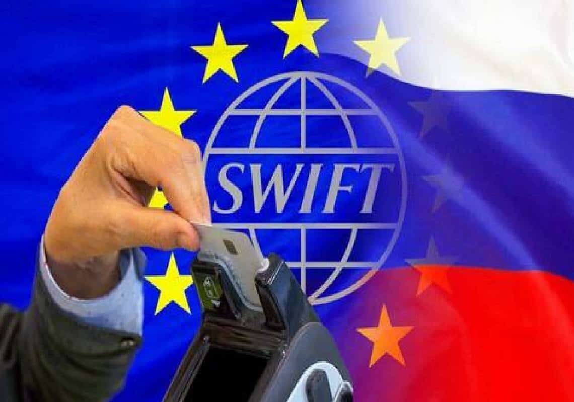 "האופציה הגרעינית על השולחן": ניתוק רוסיה ממערכת ה-SWIFT מתקרב - אך האם הצעד יפגע בפוטין או באירופה?