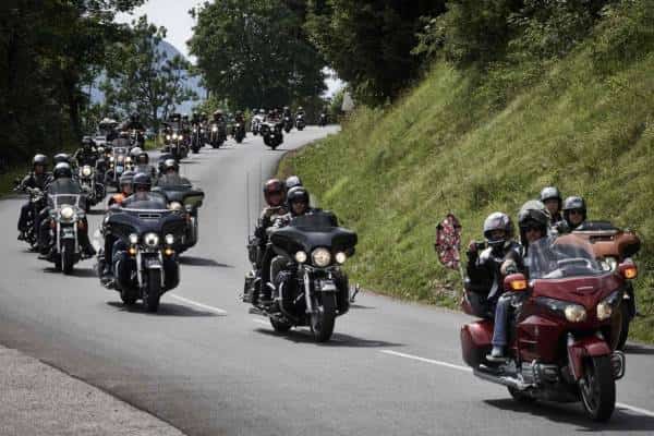  הארלי דייוידסון מפטרת עובדים למרות הקיצוץ במסים