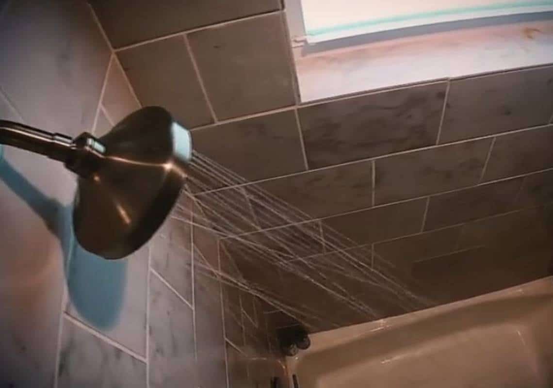 ניו יורק: גבר בן 57 צילם בסתר צעירות ששכרו ממנו חדר