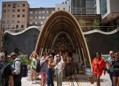 התיירים האמריקנים שותקים בחו"ל: המבטא הדרומי שלי מזהה אותי אז אני שותקת יותר מהרגיל