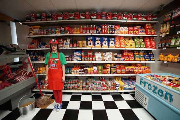 הסופרמרקט היחיד בו האוכל לא משמין: האמנות של ספארו-מארט הגיעה ללוס אנג'לס