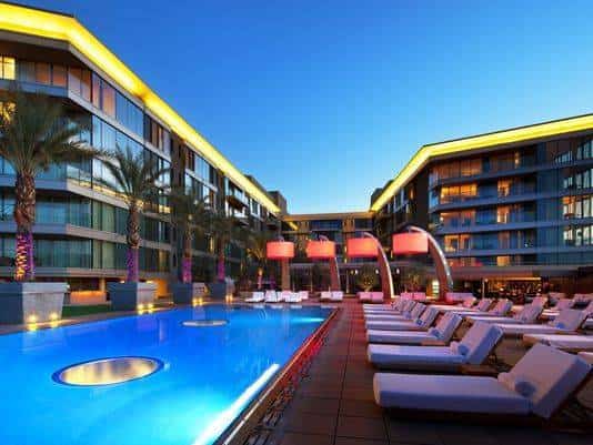 אריזונה: תשעה בתי מלון שמציעים חניה, אינטרנט ושימוש בבריכה ללא תוספת מחיר  