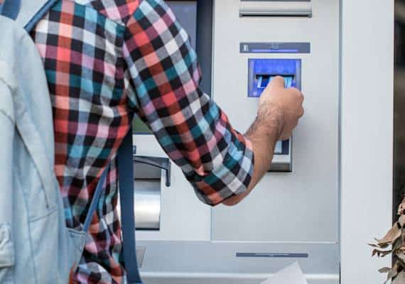 הציבור האמריקאי שילם מעל 34 מיליארד דולר על עמלות חריגה בחשבונות הבנק בשנת 2017