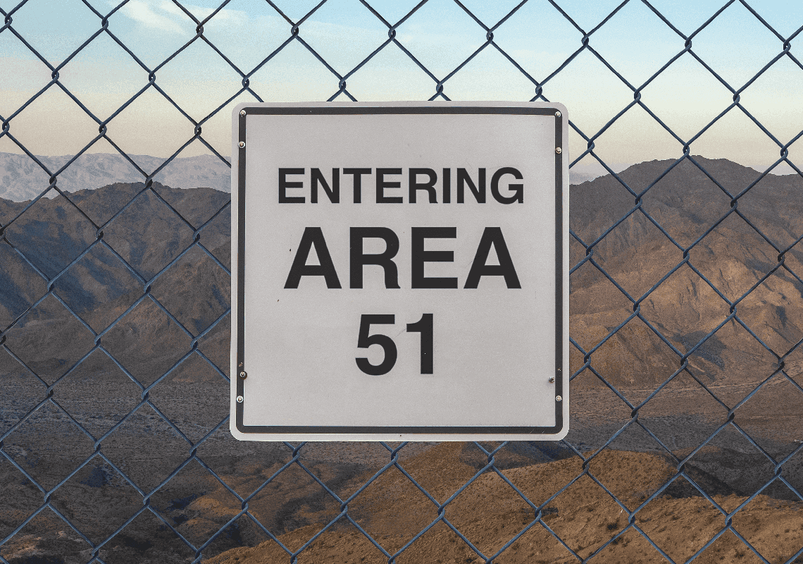 כוחות מיוחדים פשטו על ביתו של אדם המנהל אתר על 'אזור 51'