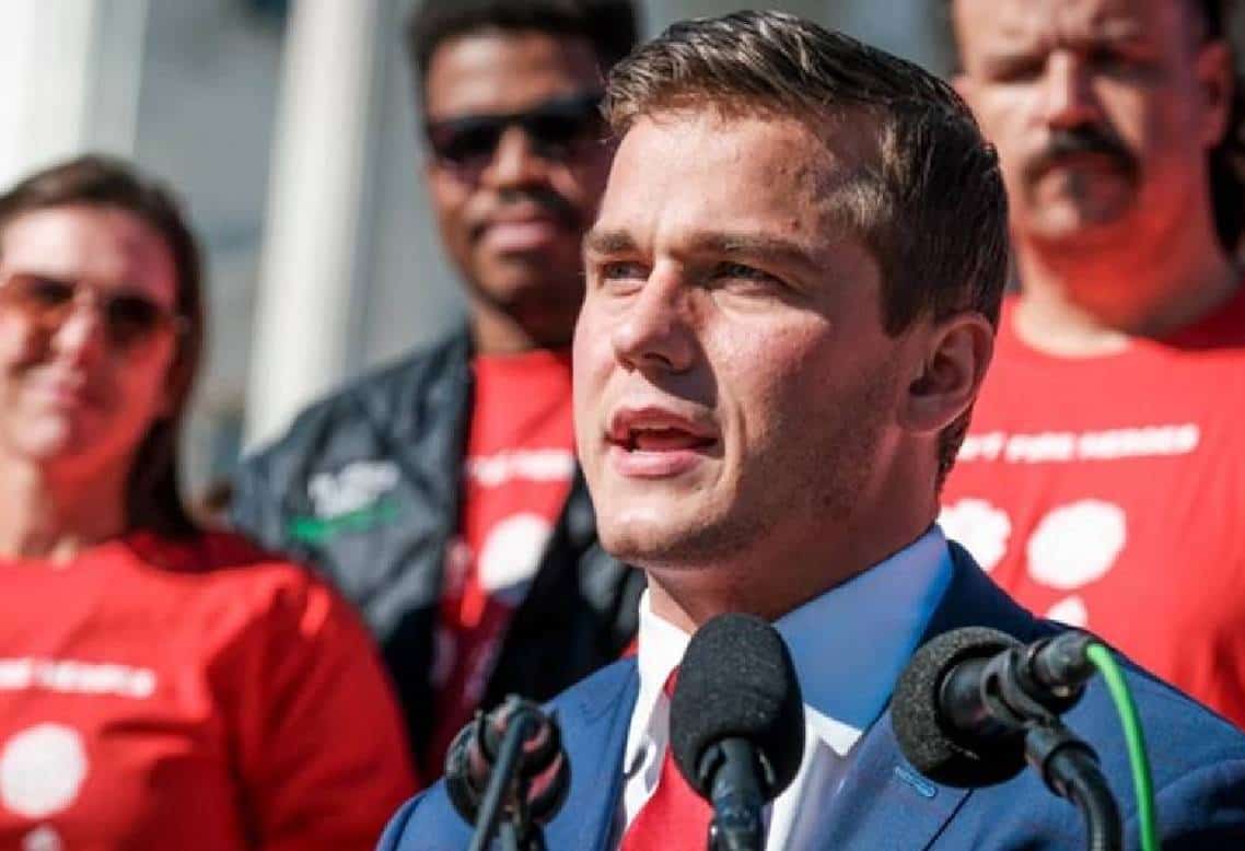 חבר קונגרס חשף כי פוליטיקאים בכירים מקיימים אורגיות עם קוקאין בוושינגטון: עכשיו טוענים נגדו - "הוא הומו בארון"