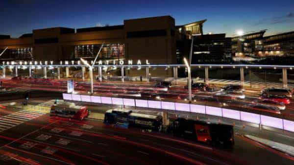 איך תחיו עד אז? עד שאמריקן אקספרס תשיק את התוספת שלה לנמל התעופה הבינלאומי של לוס אנג'לס