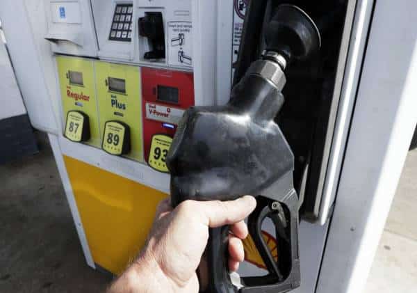בניגוד לשאר למדינה: מחירי הדלק בקליפורניה עומדים לזנק