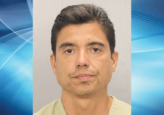 פלורידה: מאבטח בחטיבת ביניים מואשם בהטרדה מינית של תלמידה