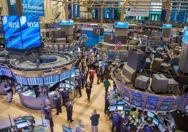 גם הפחתת הריבית לא עזרה: צניחה חופשית נוספת בוול סטריט