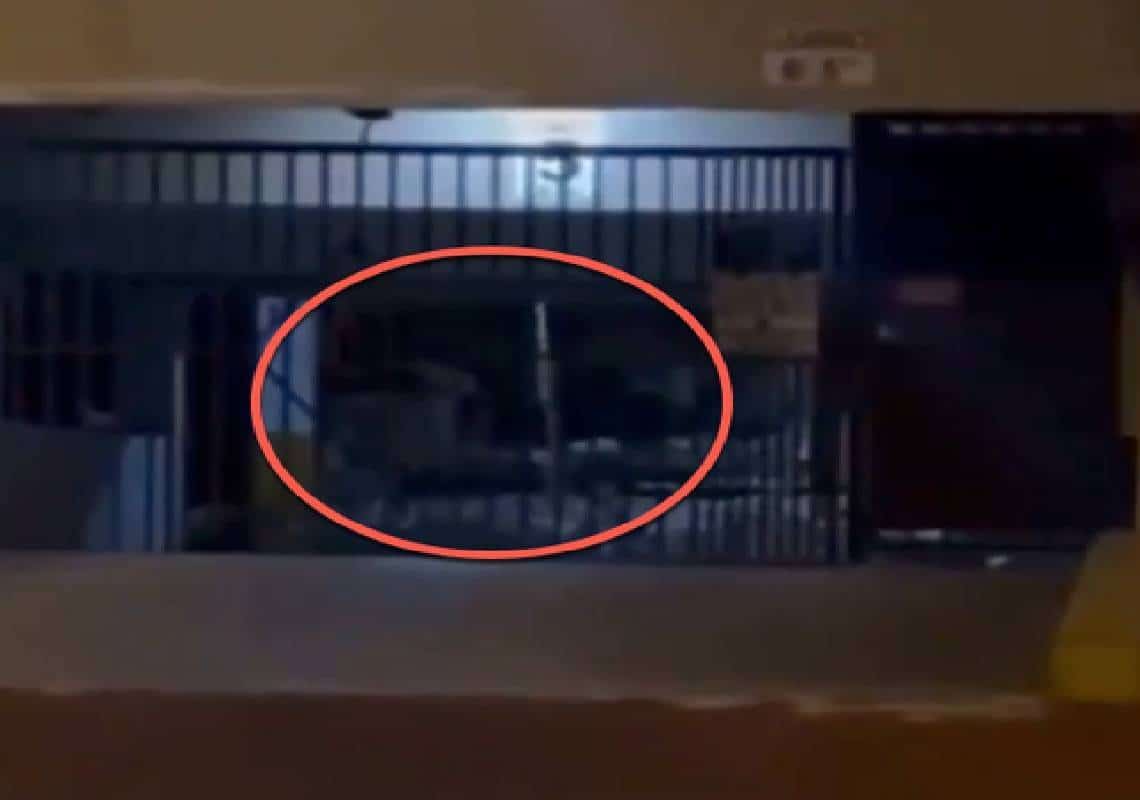 מחריד: סרטון חדש חושף את הסדקים דקות לפני שהתהום נפערה - "ראיתי בקעים ומים נשפכו מהגג ואז רצתי על חיי"