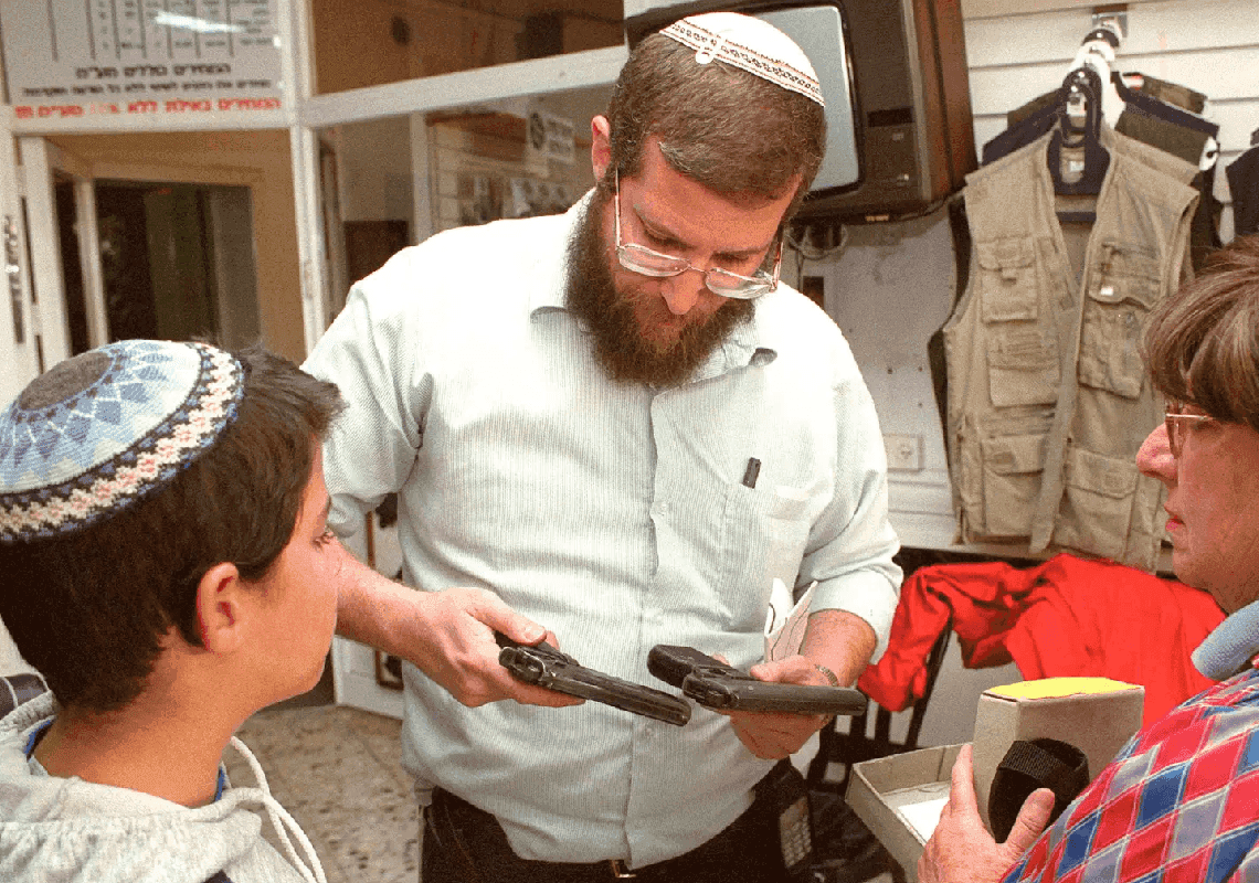 מלוס אנג'לס עד מיאמי דרך טקסס: יהודי ארה"ב מתחמשים בכלי נשק 