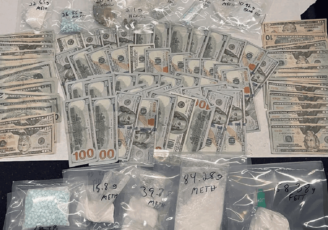 זה לא שלג - זה סמים: מאות גרמים פוזרו מחלון מכונית בזמן מרדף משטרתי בקליפורניה